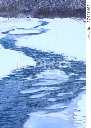 美瑛川　冬景色 57498467