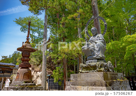 宮城 瑞巌寺 慈覚大師像と南蛮鉄灯籠 57506267