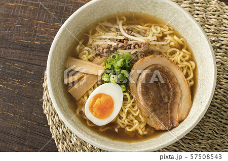 ほんわか湯気の立つ、熱々の味噌ラーメン ほんわか湯気の立つ、熱々の味噌ラーメン 57508543
