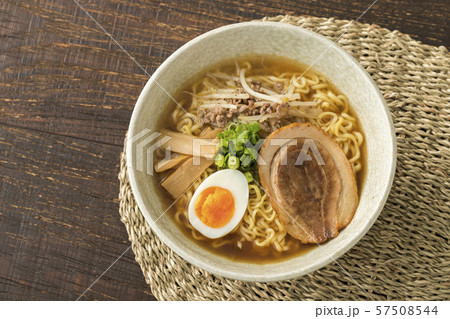 ほんわか湯気の立つ、熱々の味噌ラーメン ほんわか湯気の立つ、熱々の味噌ラーメン 57508544