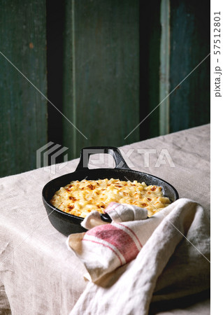 American dish mac and cheese 57512801
