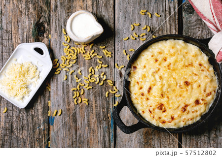 American dish mac and cheese 57512802