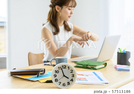 カジュアル・オフィスの時短勤務【時計ピント】 57513186