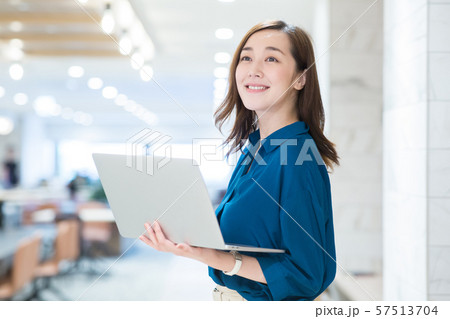 ビジネスウーマン 57513704