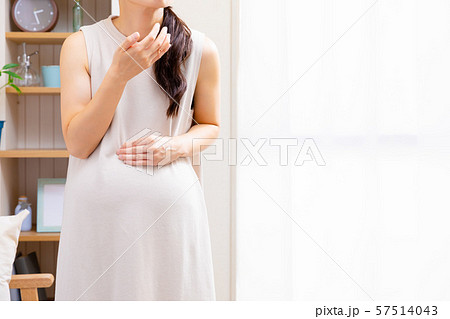 後期つわりの妊婦 後期つわりの妊婦 57514043