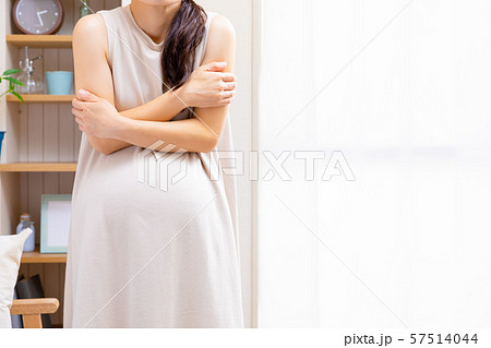 寒がる妊婦 57514044