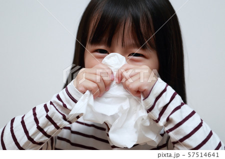 体調不良 (病気 病人 女性 風邪 インフルエンザ 発熱 花粉症 pm2.5 食中毒 黄砂 寒気) 体調不良 (病気 病人 女性 風邪 インフルエンザ 発熱 花粉症 pm2.5 食中毒 黄砂 寒気) 57514641