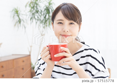 若い女性　ライフスタイル 57515778