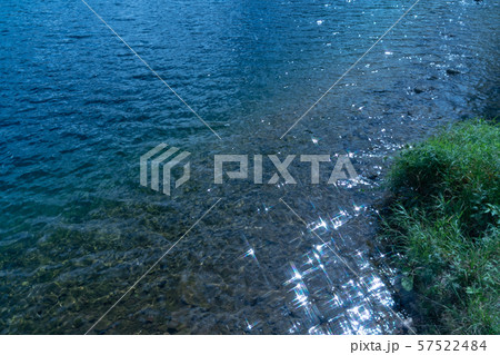 キラキラの水面 57522484