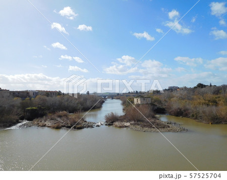 スペイン　コルドバ　ローマ橋　グアダルキビール川 57525704