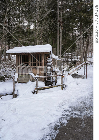 雪の飛騨民俗村　飛騨の里　水車小屋 57534186