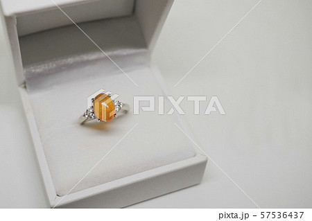 10月の誕生石　オパールリング（メキシコオパール）白バック 57536437