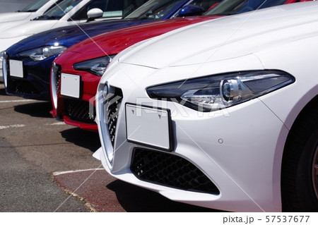 販売店にならぶ車 輸入車 アルファロメオジュリア 販売店にならぶ車 輸入車 アルファロメオジュリア 57537677