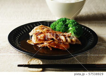 豚ロースのジューシー生姜焼きとご飯 豚ロースのジューシー生姜焼きとご飯 57538929