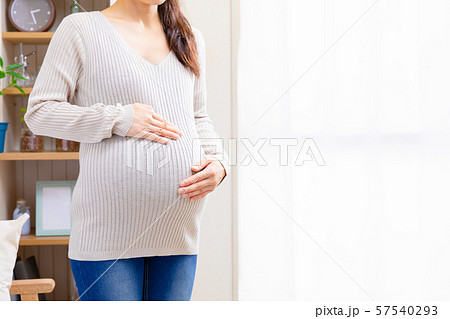 臨月の妊婦 57540293