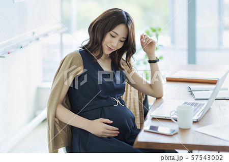 妊婦 ビジネス 57543002
