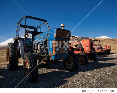 Several vintage tractors of different brands 57544150