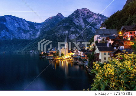 Hallstatt village lake view 57545885