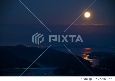 満月の夜の瀬戸内海の風景 57546177