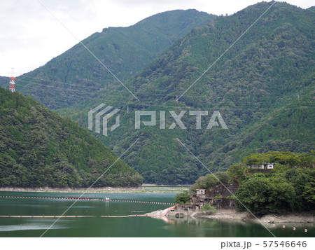 佐久間ダム湖と山並み 57546646