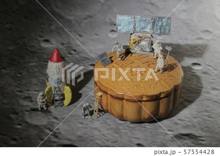 a fun of spacemen walk on the moon cake 57554428