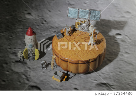 a fun of spacemen walk on the moon cake 57554430