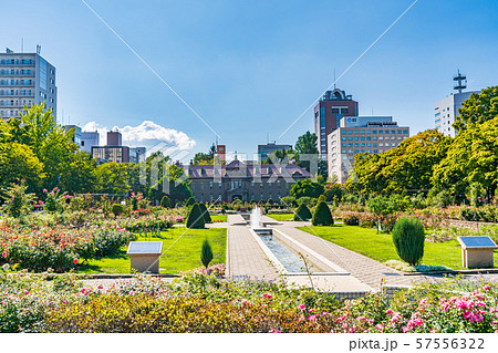 夏の北海道 札幌市資料館と大通り公園の風景 57556322