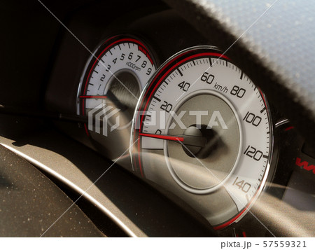 自動車のメーター 57559321
