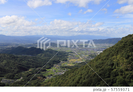 北東から南西方向に見る三豊平野、高瀬町から四国中央市方向 57559371