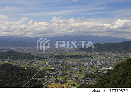 北東から南西方向に見る三豊平野、高瀬町から四国中央市方向 北東から南西方向に見る三豊平野、高瀬町から四国中央市方向 57559376