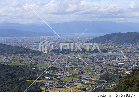 北東から南西方向に見る三豊平野、高瀬町から四国中央市方向 北東から南西方向に見る三豊平野、高瀬町から四国中央市方向 57559377