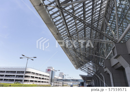 羽田空港　第1ターミナル出発ロビー入口から見る駐車場P2 57559571