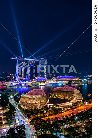 【シンガポールの風景】マリーナベイの夜景とレーザーショー 【シンガポールの風景】マリーナベイの夜景とレーザーショー 57560616