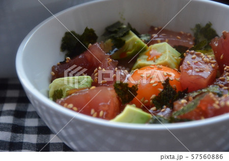 まぐろ丼 57560886