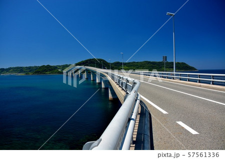 山口・角島大橋・夏空の下、エメラルドグリーンに映える角島大橋を爽快にドライブ（６） 57561336