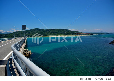 山口・角島大橋・夏空の下、エメラルドグリーンに映える角島大橋を爽快にドライブ（７） 57561338
