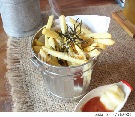 Garlic and Parsley French Fries with Ketchup 57562009