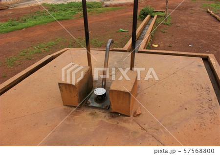 ベナン共和国北部の井戸 57568800