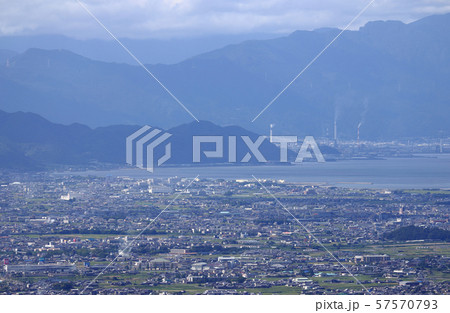 三豊市豊中町、観音寺市、四国中央市を北東から南西に俯瞰する 57570793