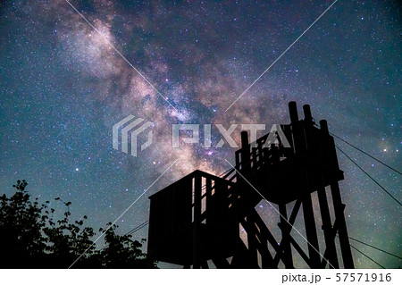 長野県 天の川 満天の星空 乗鞍高原 の写真素材