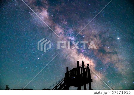 長野県 天の川 満天の星空 乗鞍高原 の写真素材