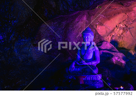洞窟の仏像 洞窟の仏像 57577992