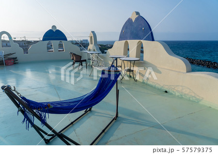 沖縄 池間島 海を眺めるホテルの屋上 沖縄 池間島 海を眺めるホテルの屋上 57579375