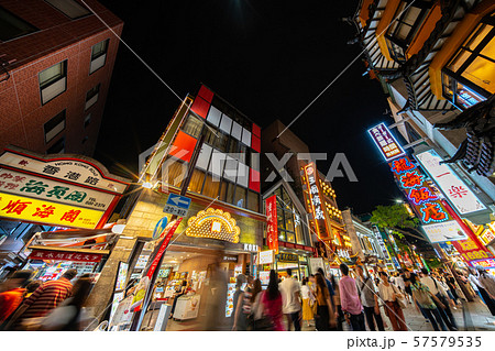 日本の横浜都市景観 横浜中華街・香港路などを望む 日本の横浜都市景観 横浜中華街・香港路などを望む 57579535