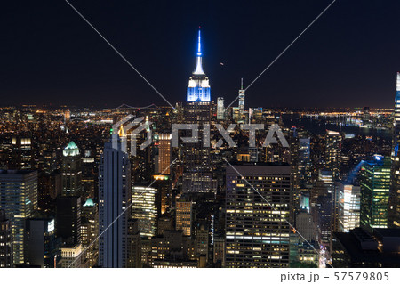 トップ・オブ・ザ・ロック（ロックフェラーセンター展望台）から見えるダウンタウンの夜景 57579805