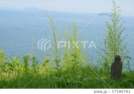 崖にたたずむ石像(原城跡/長崎県南島原市南有馬町乙) 崖にたたずむ石像(原城跡/長崎県南島原市南有馬町乙) 57580761