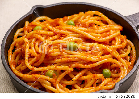 スパゲティ・ナポリタン(スキレットに入った状態) 57582039