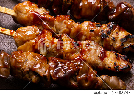 焼鳥(たれ焼き)盛り合わせ。(鶏もも・鶏レバー) 焼鳥(たれ焼き)盛り合わせ。(鶏もも・鶏レバー) 57582743