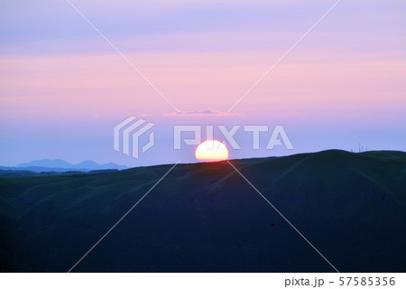 阿蘇の日の出の写真素材