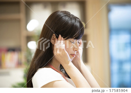 頭痛の女性 頭痛の女性 57585904